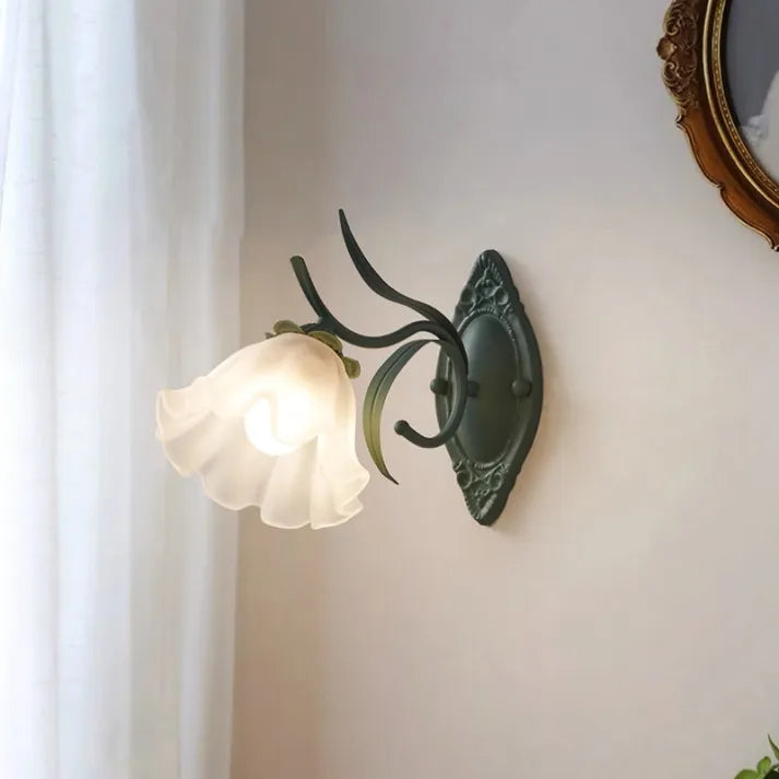 Brehn | LilyGlow Wandleuchte - Elegante von der Natur inspirierte Beleuchtung