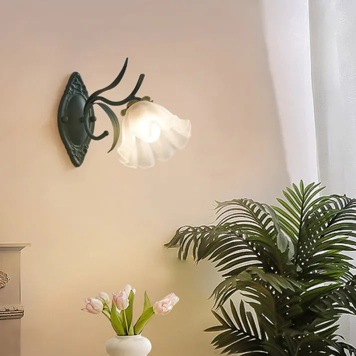 Brehn | LilyGlow Wandleuchte - Elegante von der Natur inspirierte Beleuchtung