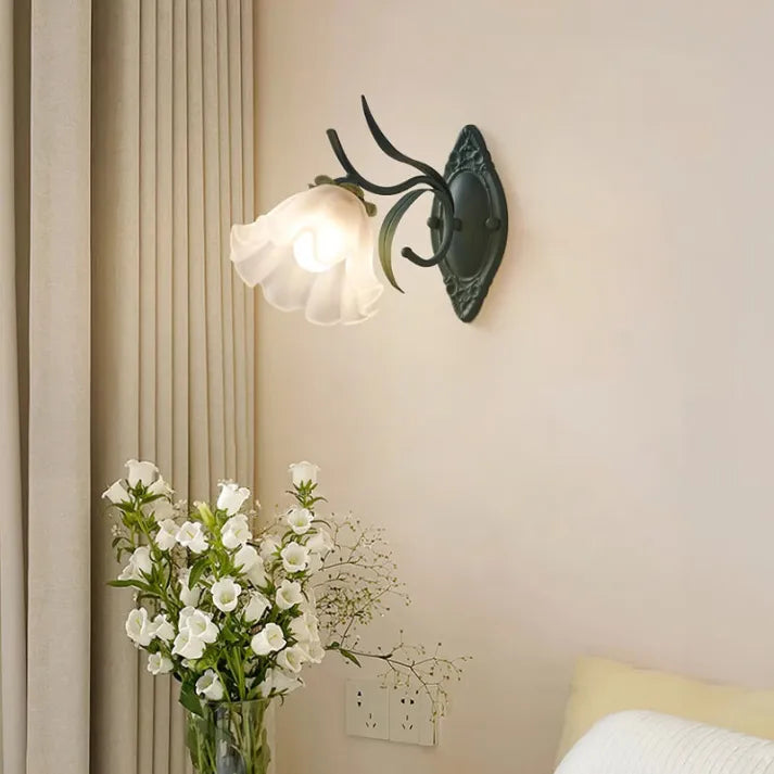 Brehn | LilyGlow Wandleuchte - Elegante von der Natur inspirierte Beleuchtung