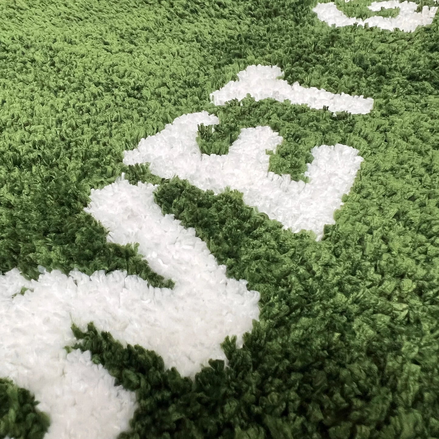 FreshLawn Comfort Mat – Trendige "Wet Grass"-Fußmatte in Grün mit Weichem Plüsch | Brehn