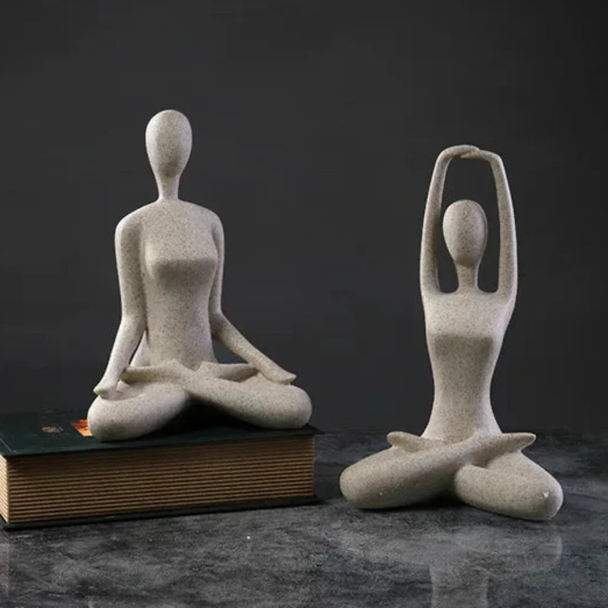 ZenJoy Frau in Yoga Figur – Moderne Innenraumdekoration aus Harz | Brehn