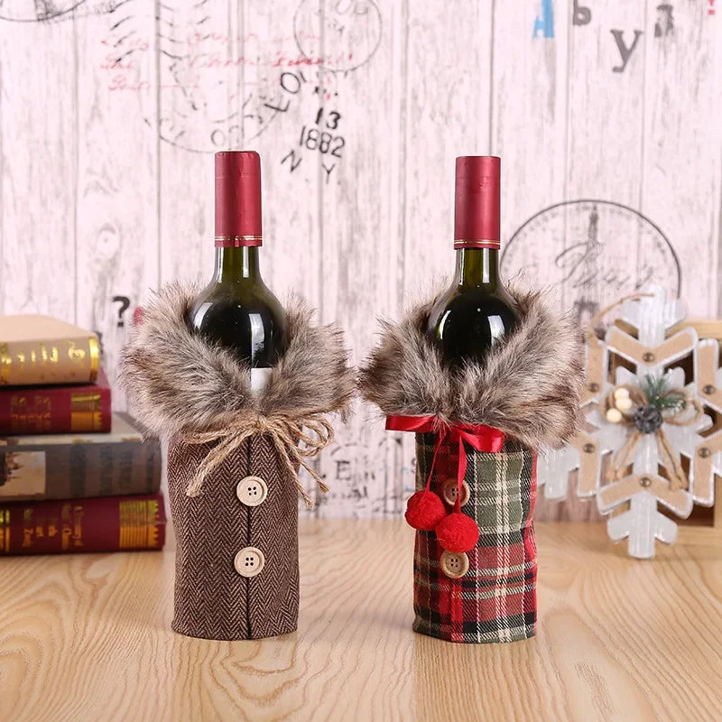 Weihnachtliche Flaschenhülle mit Fellkragen – Festliche Hülle für Weinflaschen, Wichtel-Deko für Weihnachten, Perfekt als Geschenkverpackung | Brehn
