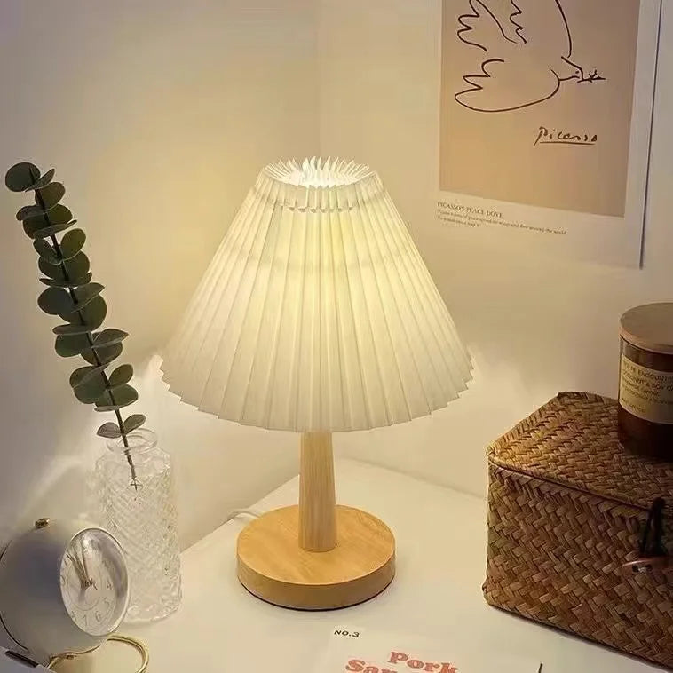 Brehn | Faltbare Plissee Tischlampe - Stilvolle faltbare LED Tischlampe für einzigartiges Innendesign