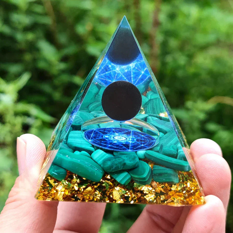 Orgonite-Pyramide mit Amethyst Pendel – Energie, Schutz und Dekoration | Brehn