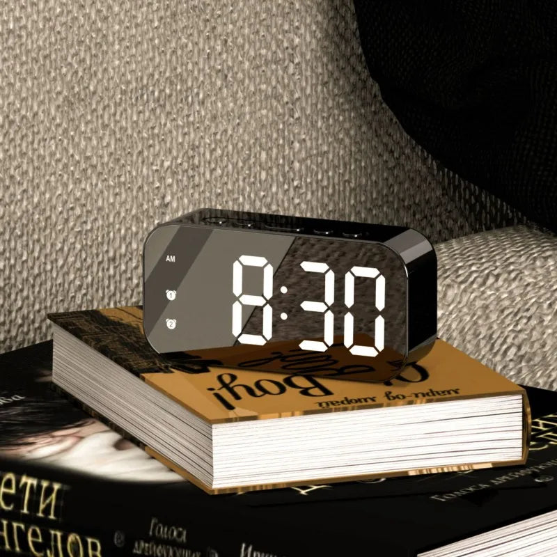 Moderner LED-Wecker mit Temperaturanzeige und Dual-Alarmfunktion – Perfekt für Schlafzimmer, Büro und als stilvolle Nachttisch-Dekoration | Brehn