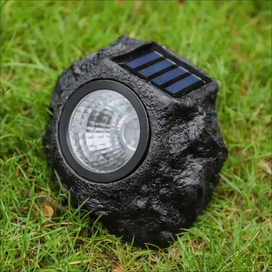 Solarbetriebener LED-Steinstrahler für die Gartengestaltung