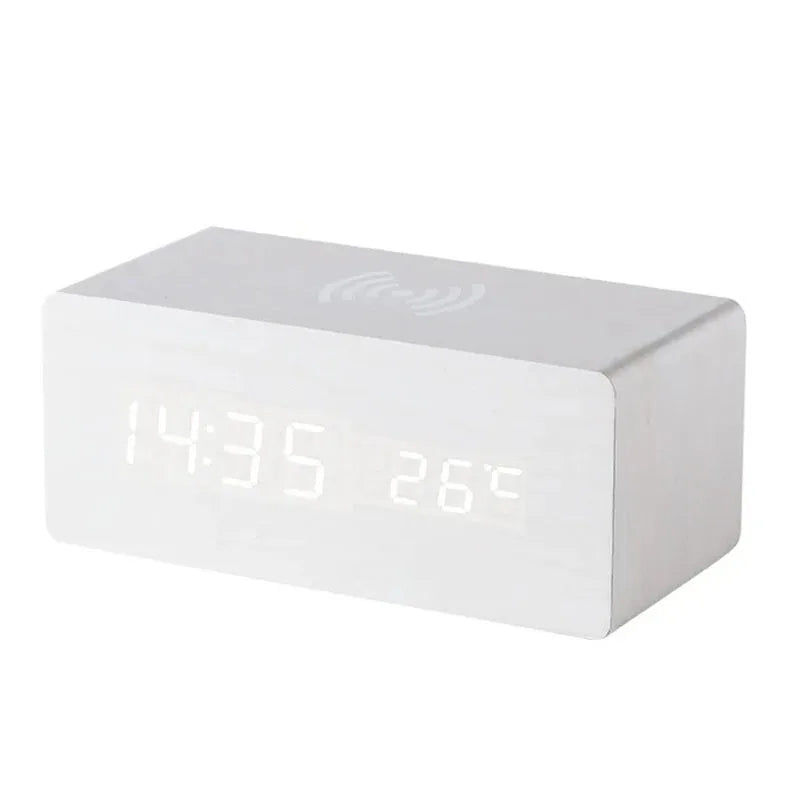 Minimalistischer LED Holz-Wecker mit Temperaturanzeige, kabelloser Ladefunktion und digitaler Zeitanzeige – Ideal für Schlafzimmer und Büro | Brehn