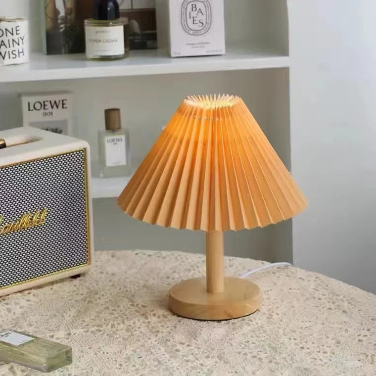 Brehn | Faltbare Plissee Tischlampe - Stilvolle faltbare LED Tischlampe für einzigartiges Innendesign