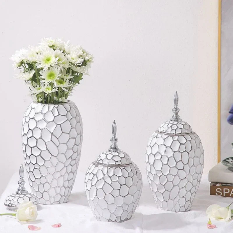 Brehn | Elegante Keramikvase mit goldenen Akzenten