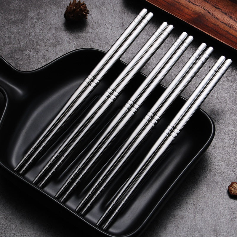 Silvéra Essstäbchen Set – Luxus Edelstahl Essutensilien | Brehn