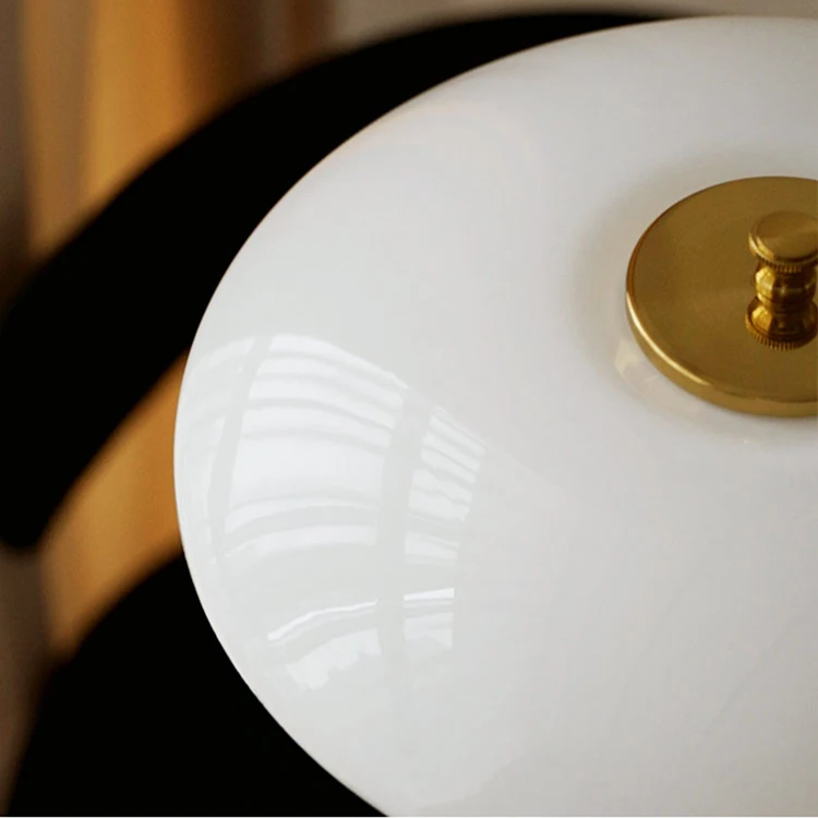 Brehn | Skandinavische Designer Tischlampe Minimalistisch