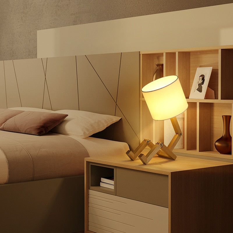 Thinker Holzroboter Moderne Nachttischlampe | Brehn