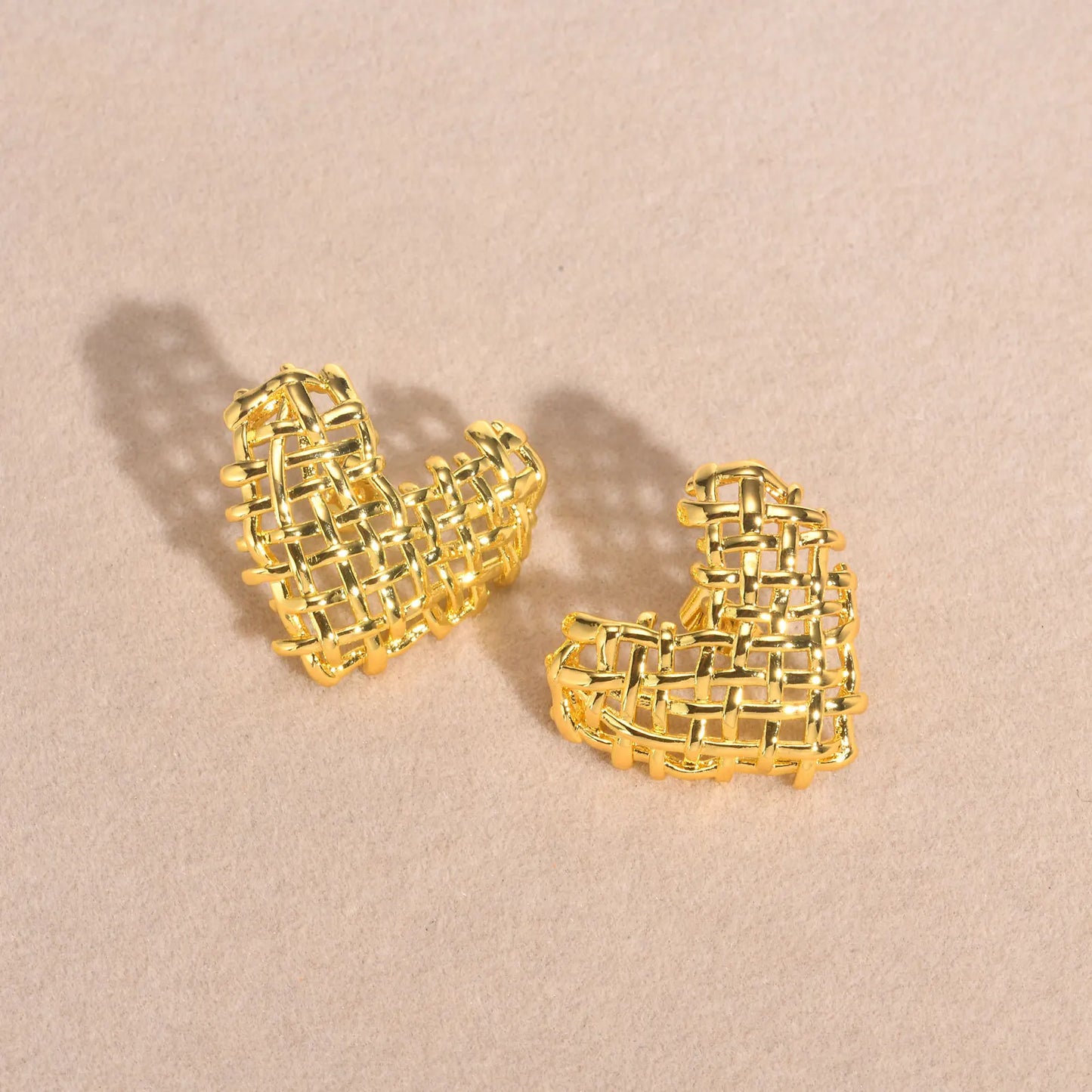 Brehn | 14k geflochtene Herzohrringe