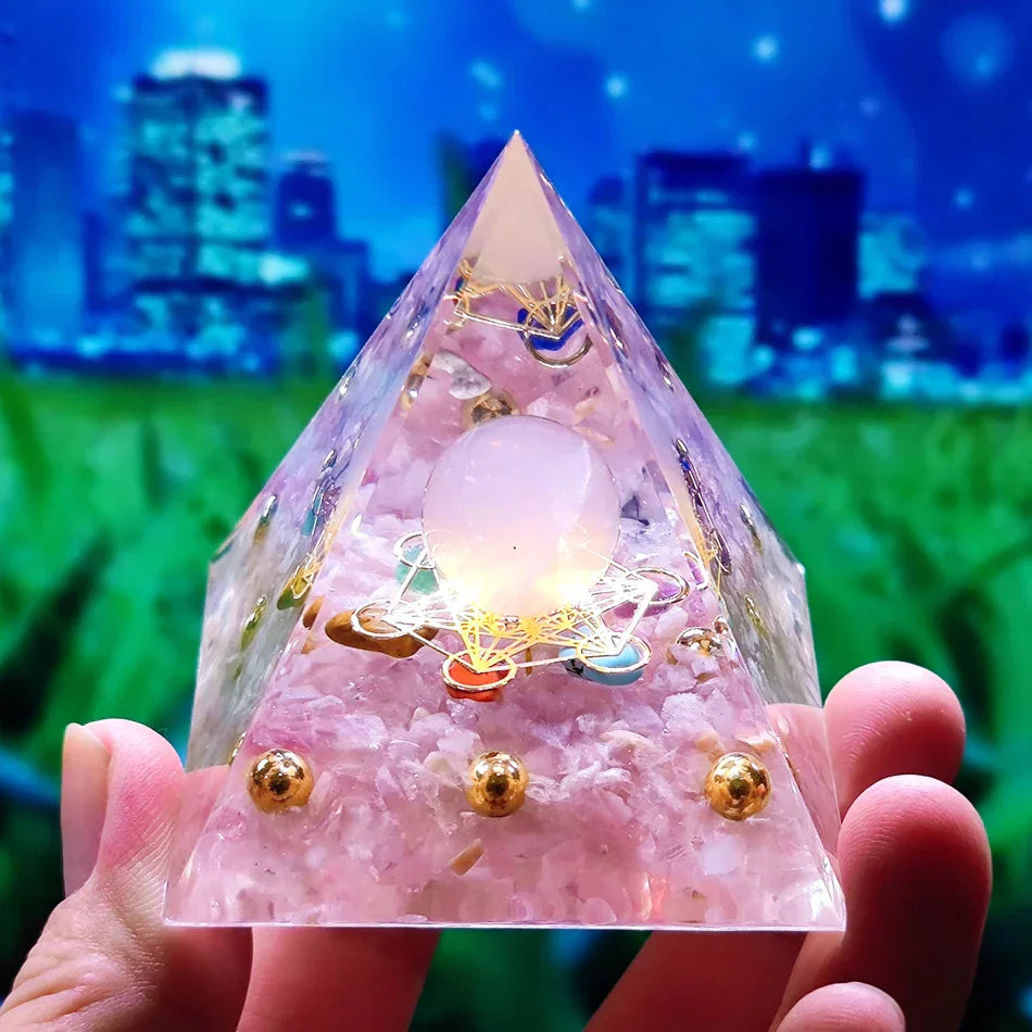 Orgonite-Pyramide mit Amethyst Pendel – Energie, Schutz und Dekoration | Brehn