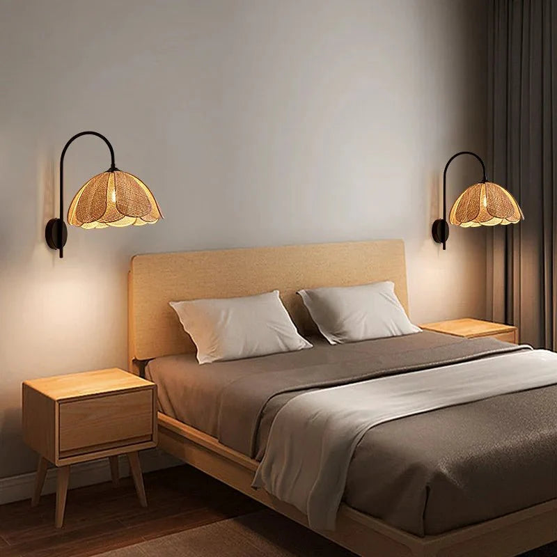 Brehn | LumaFlora - Elegante Rattan-Wandleuchte - Warme florale Atmosphäre