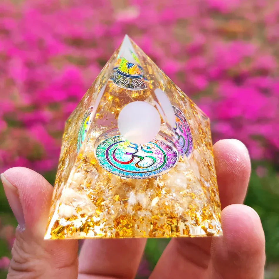 Orgonite-Pyramide mit Amethyst Pendel – Energie, Schutz und Dekoration | Brehn