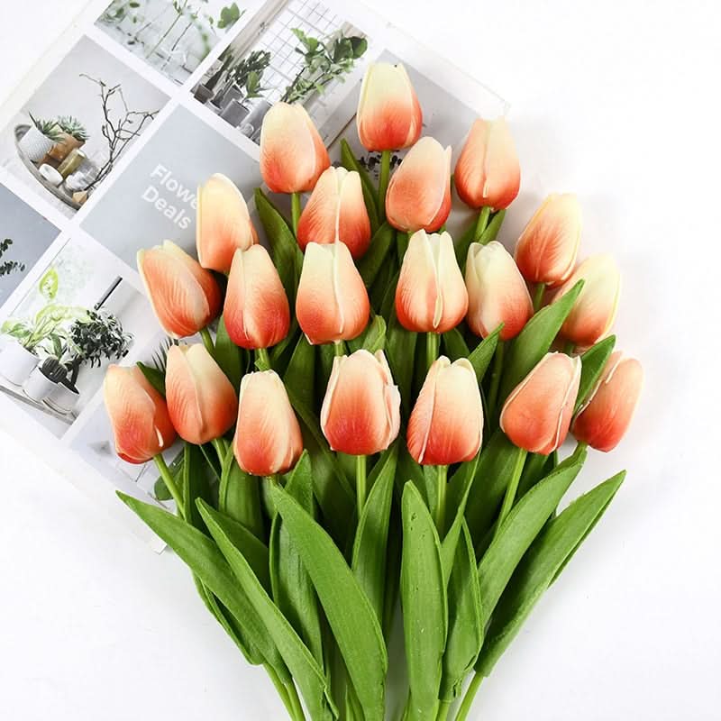 Künstlicher Tulpenstrauß mit realistisch wirkenden Blüten