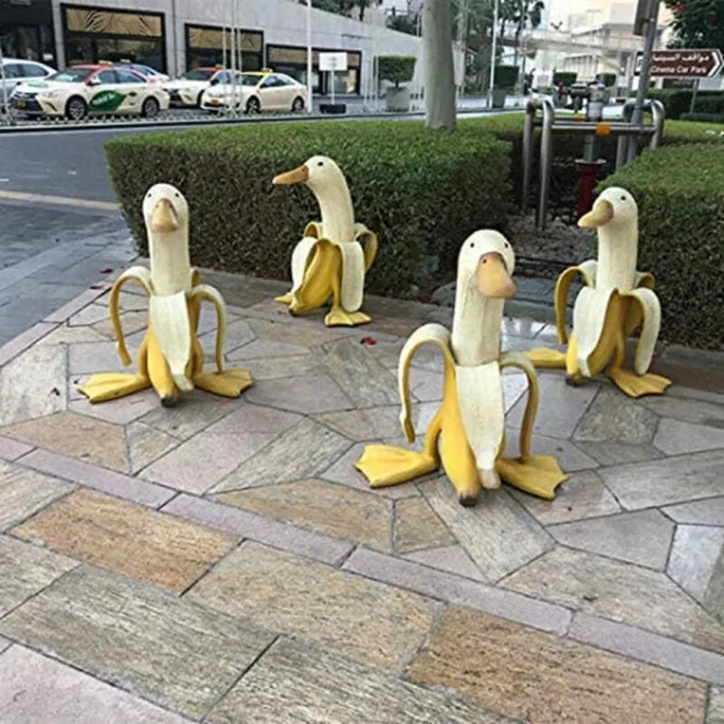 BananaDuck Dekorationsfigur – Verspielte Harzdekoration für drinnen oder draußen | Brehn