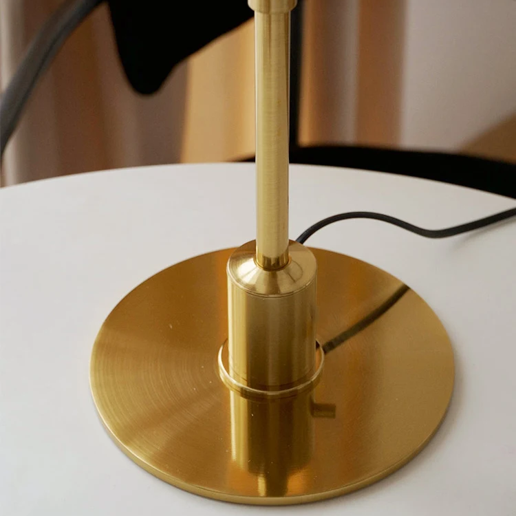 Brehn | Skandinavische Designer Tischlampe Minimalistisch