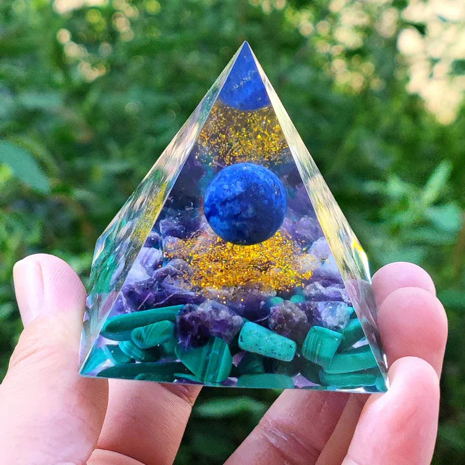 Orgonite-Pyramide mit Amethyst Pendel – Energie, Schutz und Dekoration | Brehn