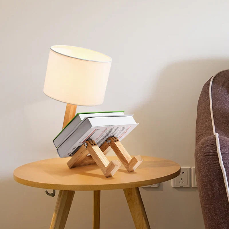Brehn | Verspielte Roboter Tischlampe - hergestellt aus nachhaltigem Holz für kreative Räume
