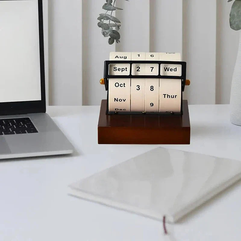 Brehn | Mid-Century Rotierender Holz Perpetual Schreibtischkalender