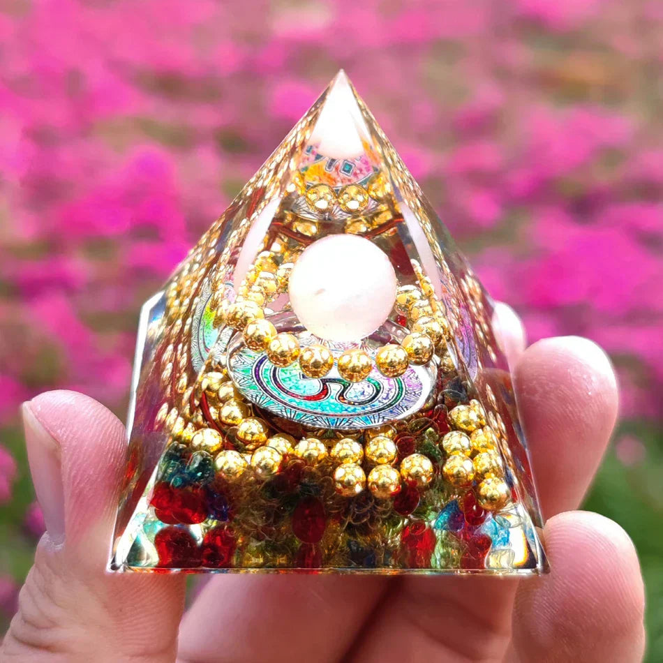 Orgonite-Pyramide mit Amethyst Pendel – Energie, Schutz und Dekoration | Brehn