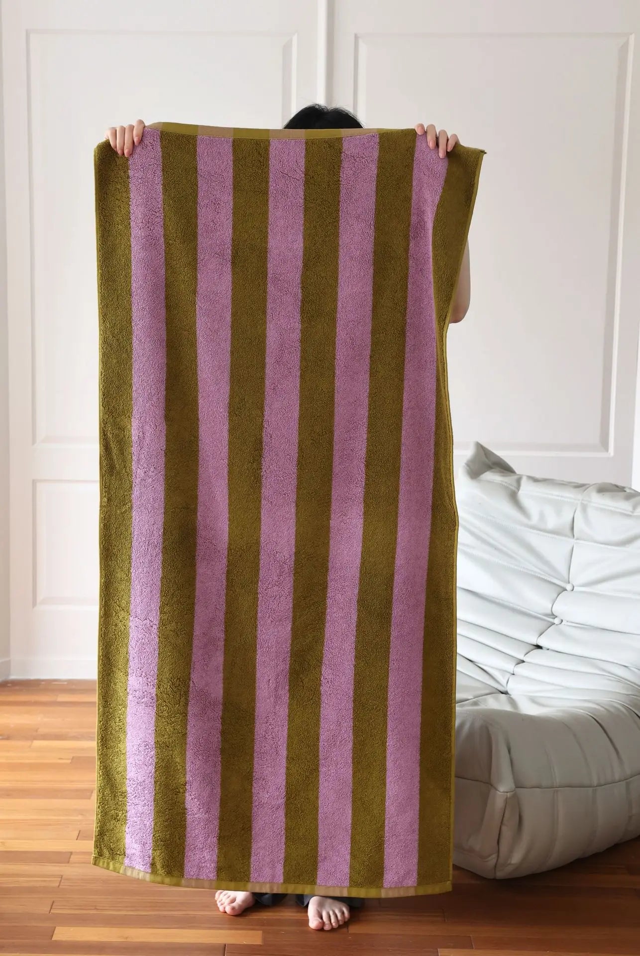 RetroStripe Luxe Baumwollhandtuch – Gestreiftes Baumwoll-Handtuch in Hotelqualität | Brehn