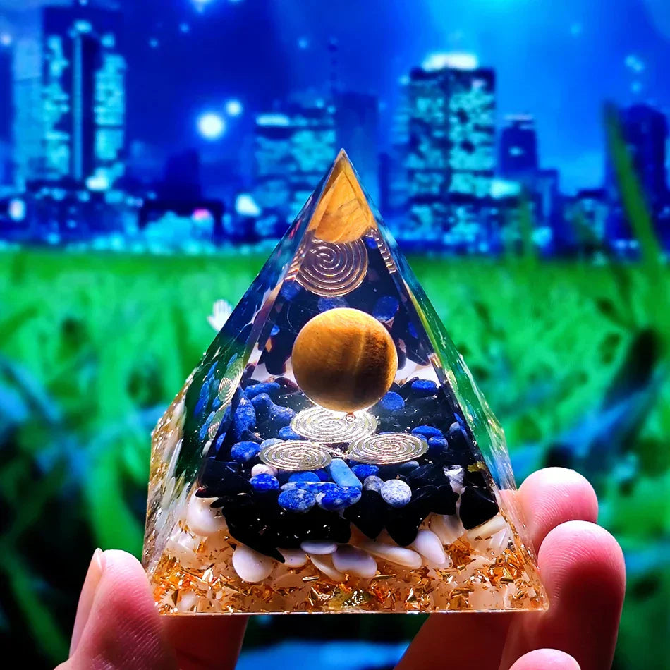 Orgonite-Pyramide mit Amethyst Pendel – Energie, Schutz und Dekoration | Brehn