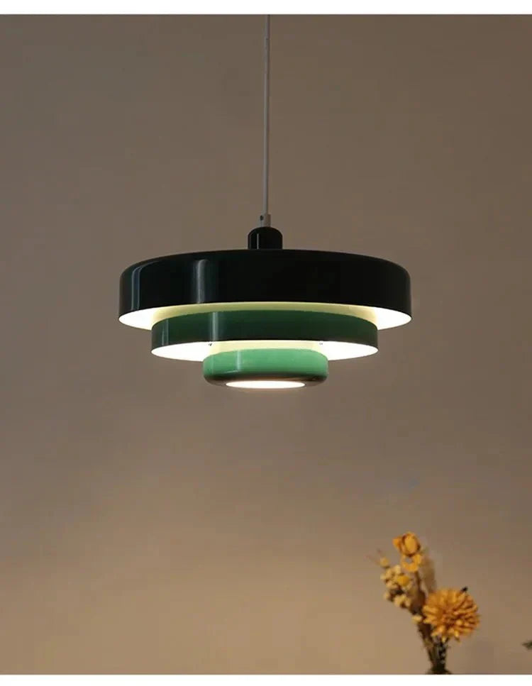 Elegante dreistufige Pendelleuchte in Macaronfarben