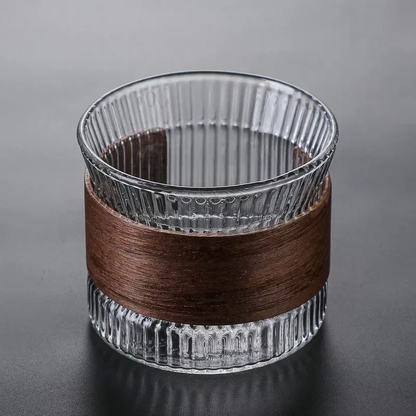 OakFlow Whisky Tumbler – Handgefertigtes Glas mit Holzakzent | Brehn