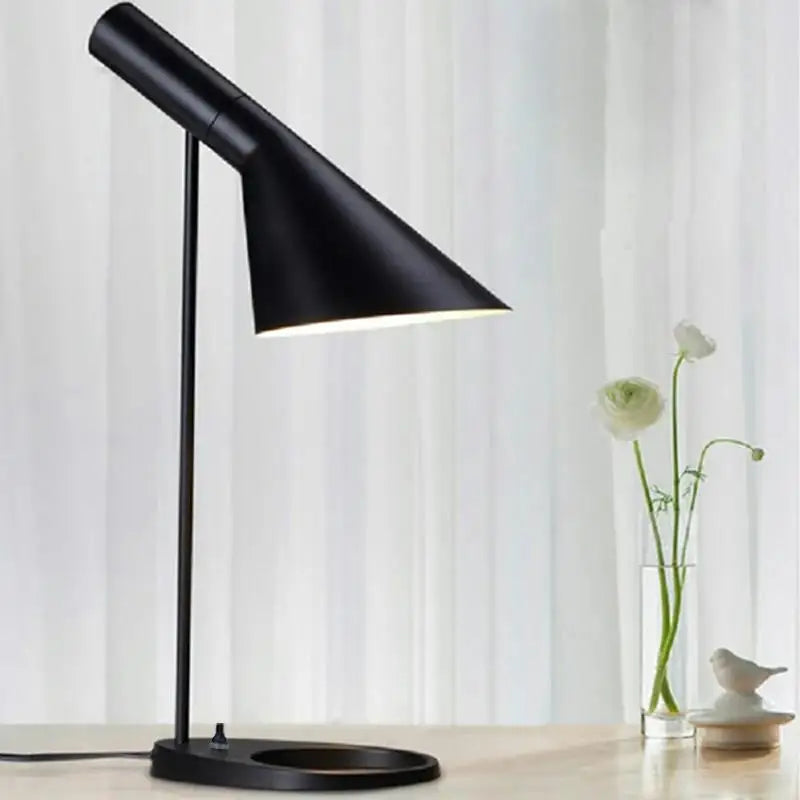 Brehn | Tischlampe mit modernem Metalldesign