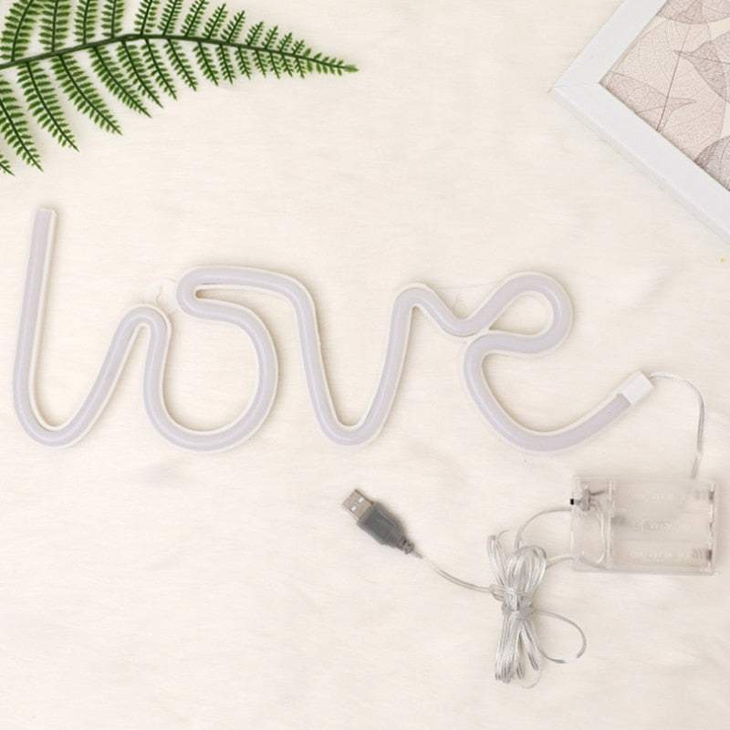 Brehn | Liebe Neon Buchstaben | Erstelle eine romantische Szene