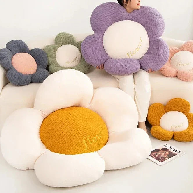 Brehn | Fluffy Daisy Kissen