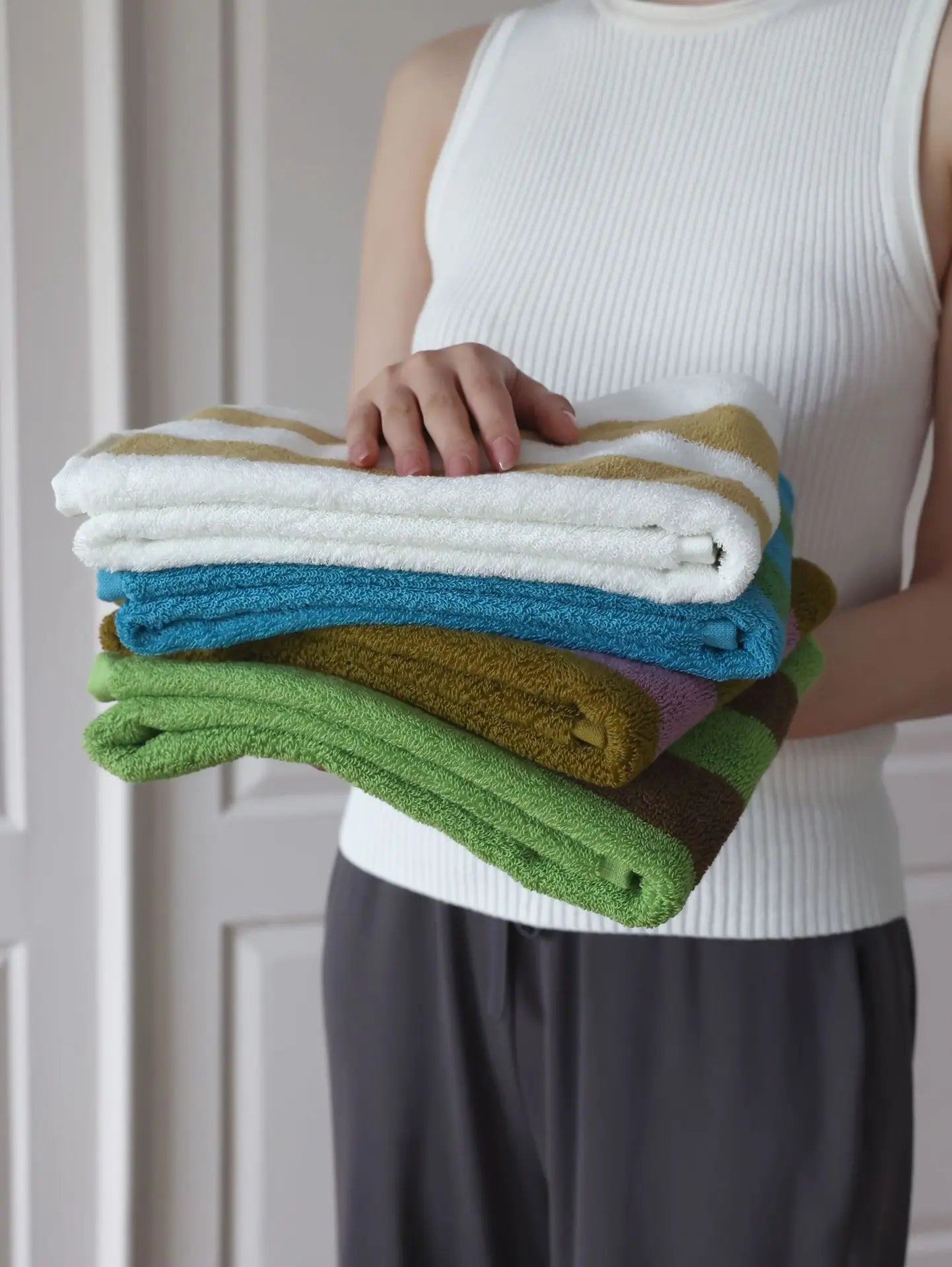 RetroStripe Luxe Baumwollhandtuch – Gestreiftes Baumwoll-Handtuch in Hotelqualität | Brehn