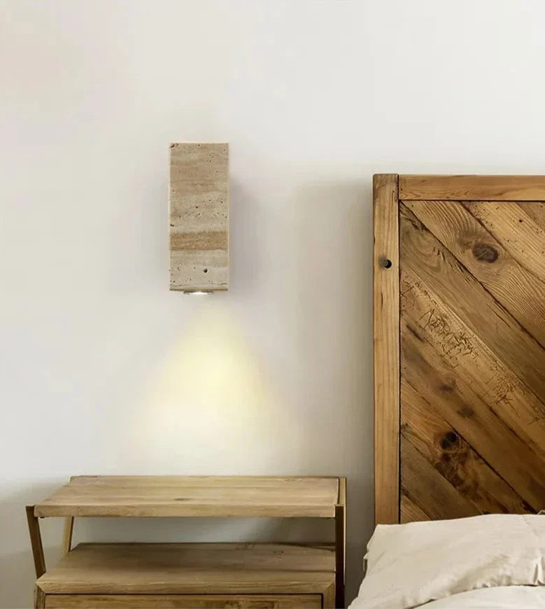 Brehn | Moderne natürliche LED-Wandlampe aus Travertin