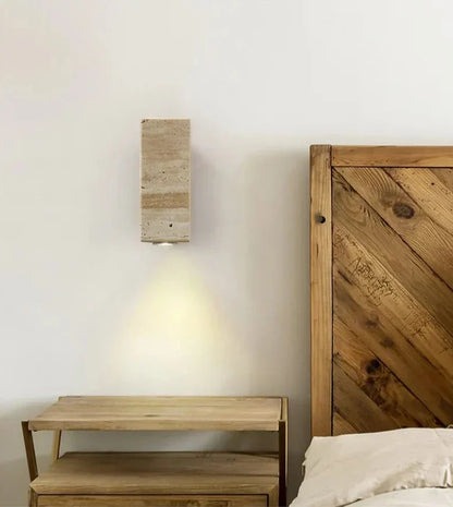 Brehn | Moderne natürliche LED-Wandlampe aus Travertin