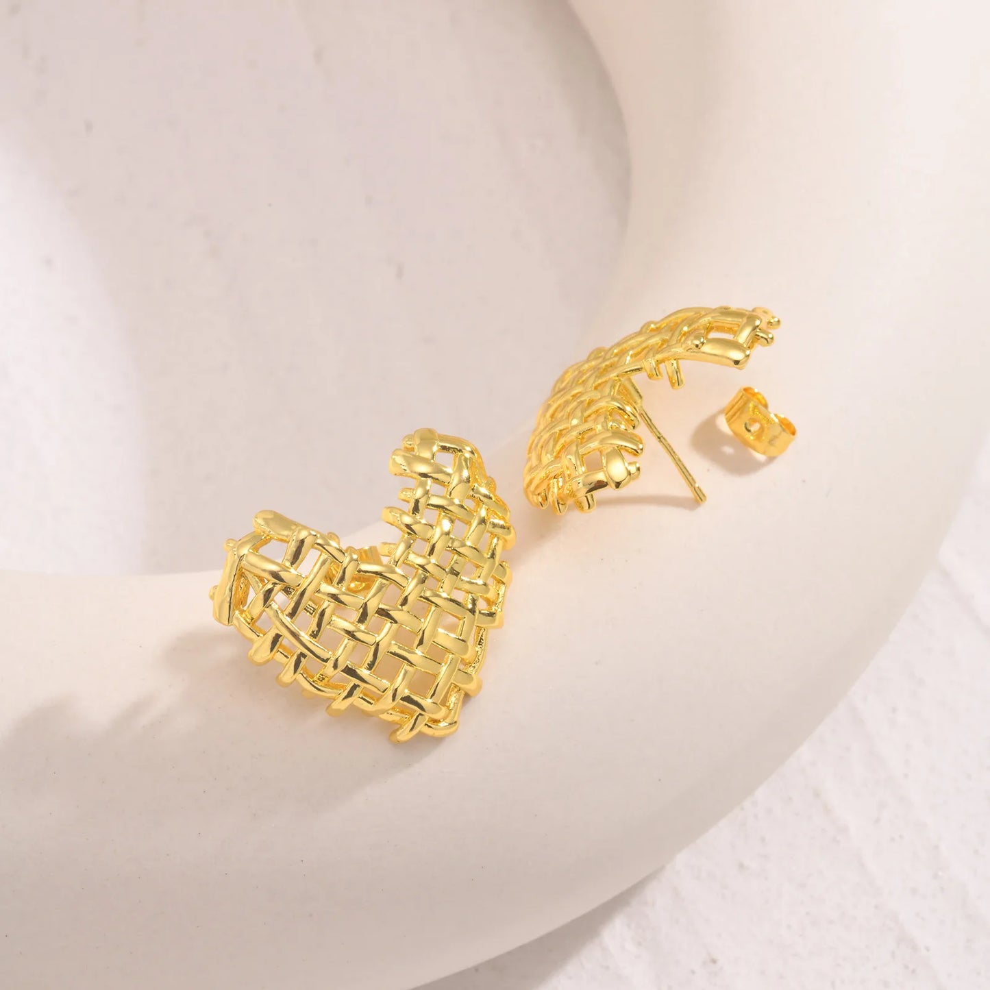Brehn | 14k geflochtene Herzohrringe