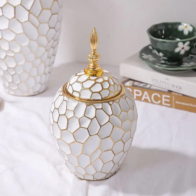 Brehn | Elegante Keramikvase mit goldenen Akzenten