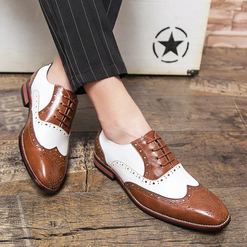 Luxuriöse Herrenschuhe Brogue Schnürschuhe, lässiger britischer Stil, Oxford-Stil mit Kontrastfarben fürs Büro