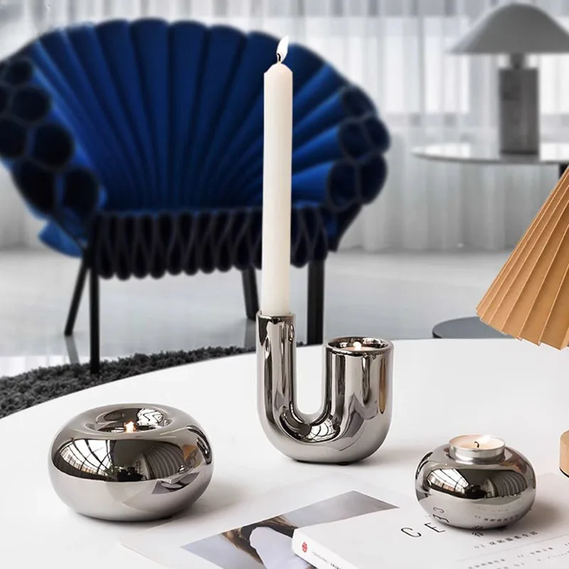 Eleganter Silberner Kerzenhalter mit minimalistischem Design | Brehn