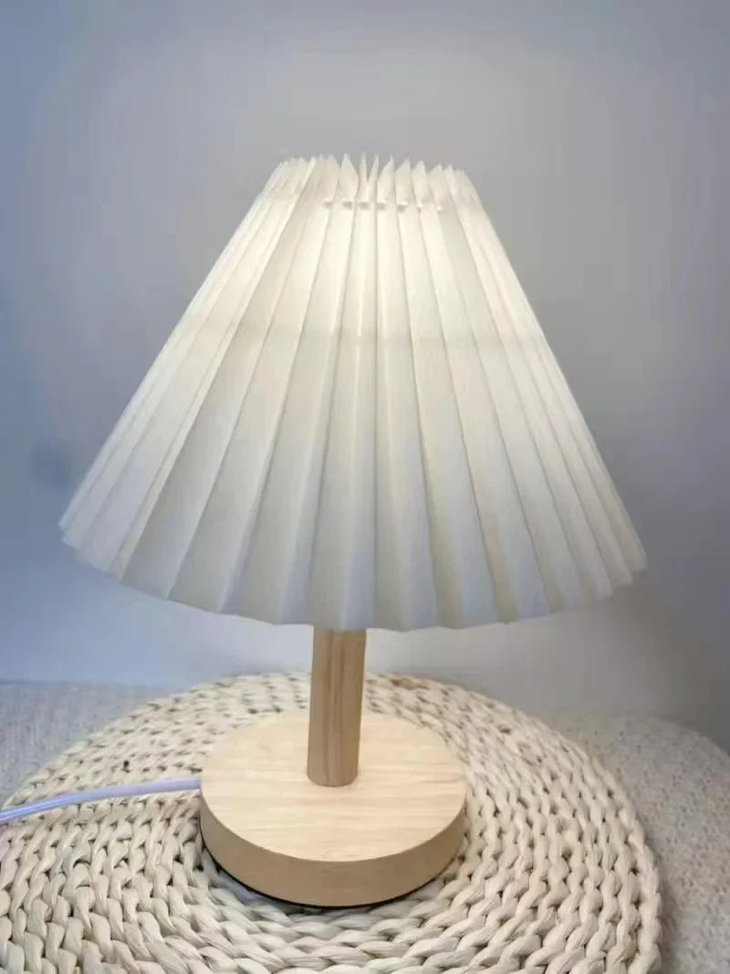 Brehn | Faltbare Plissee Tischlampe - Stilvolle faltbare LED Tischlampe für einzigartiges Innendesign
