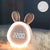 WakkerKonijn – Kinder-Wecker mit LED-Nachtlicht und verspieltem Hasen-Design | Brehn