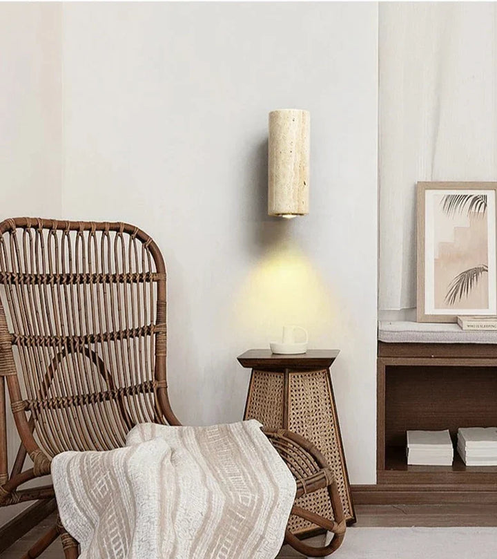 Brehn | Moderne natürliche LED-Wandlampe aus Travertin
