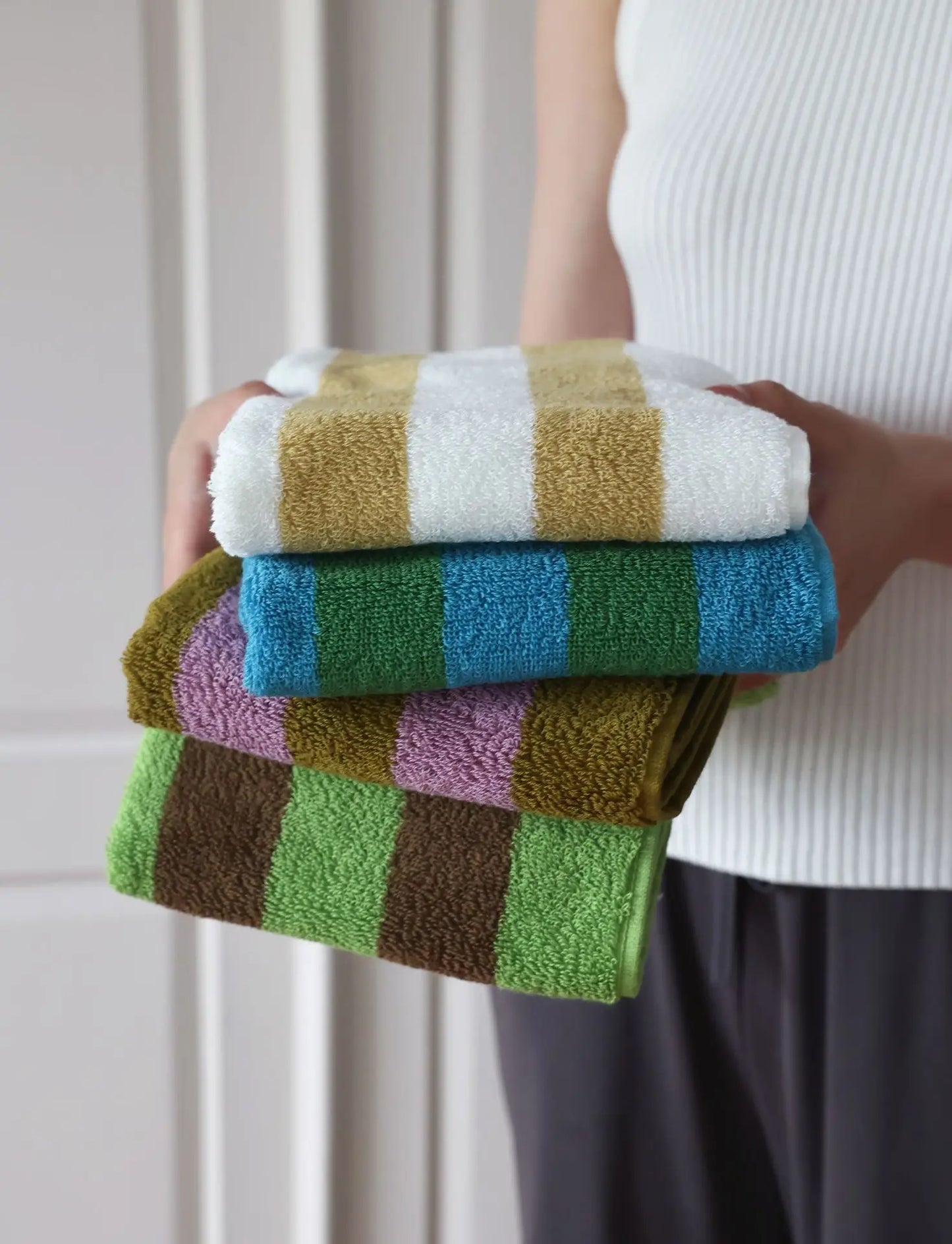 RetroStripe Luxe Baumwollhandtuch – Gestreiftes Baumwoll-Handtuch in Hotelqualität | Brehn