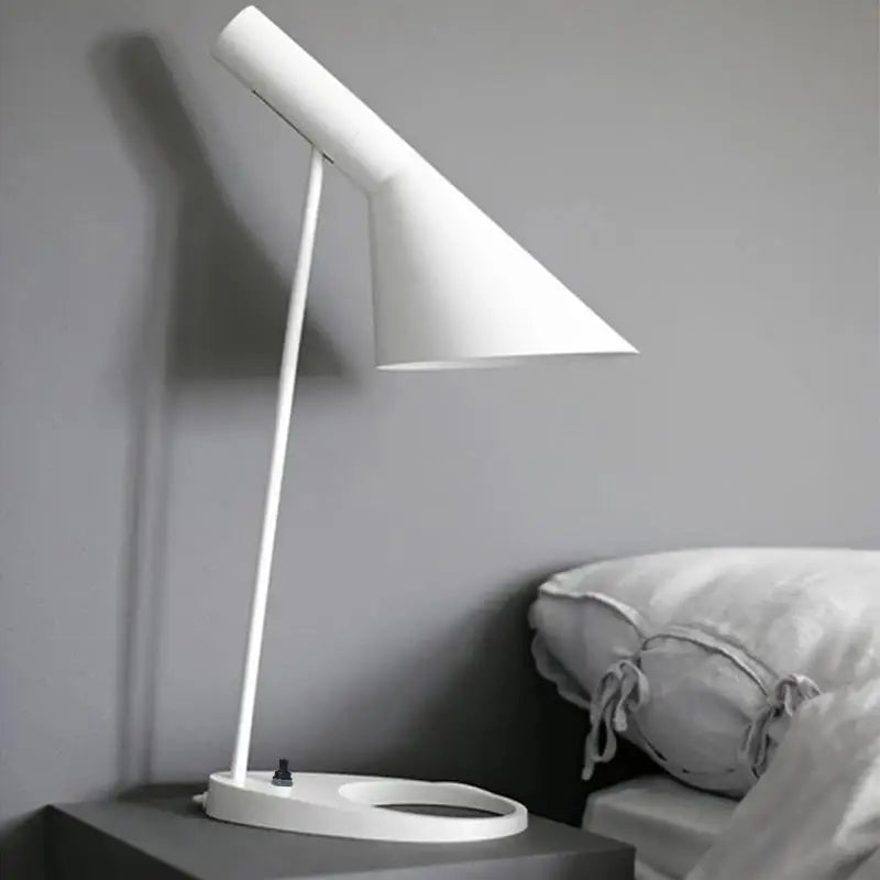 Brehn | Tischlampe mit modernem Metalldesign