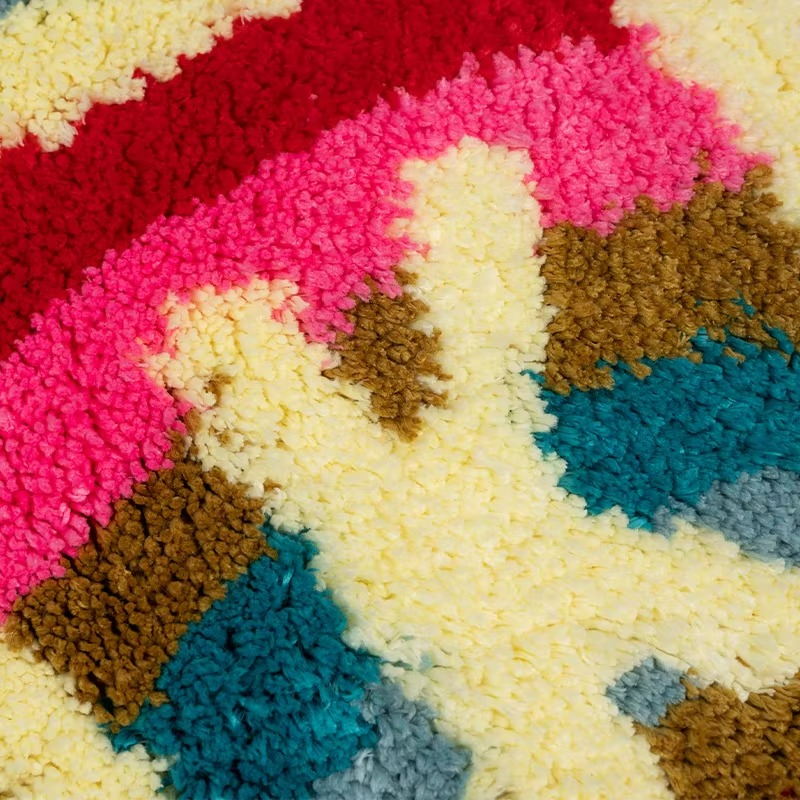 Bunte, rutschfeste Mikrofaser-Badematte „Get Naked“ – saugfähig und unterhaltsam für Kinder und Erwachsene