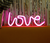 Brehn | Liebe Neon Buchstaben | Erstelle eine romantische Szene