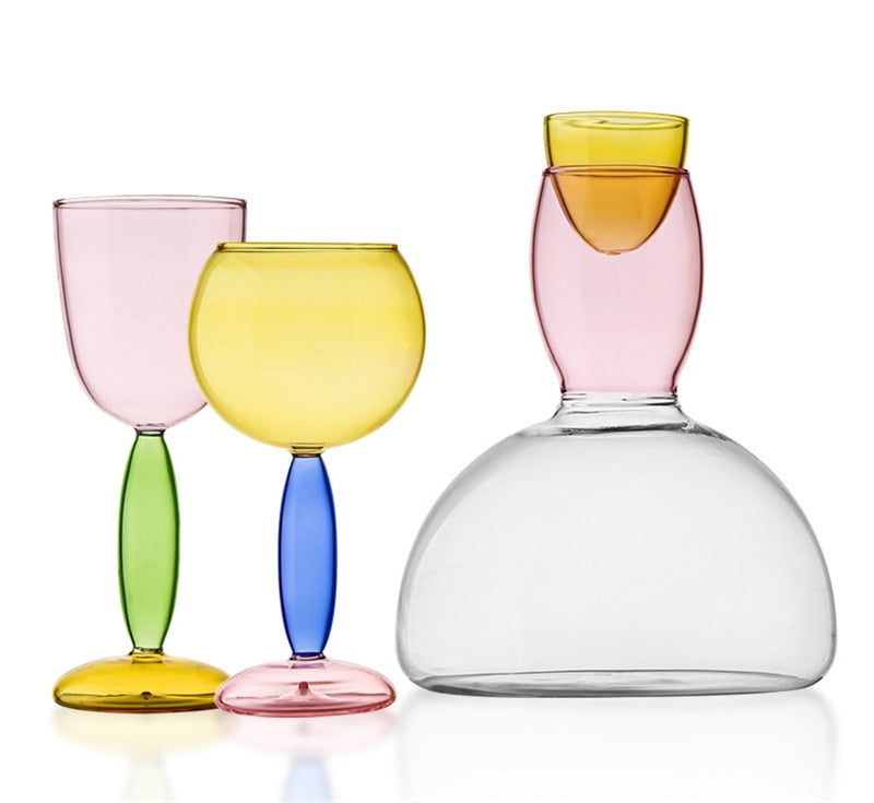 Kelch und Karaffe aus gefärbtem Glas von Phillips