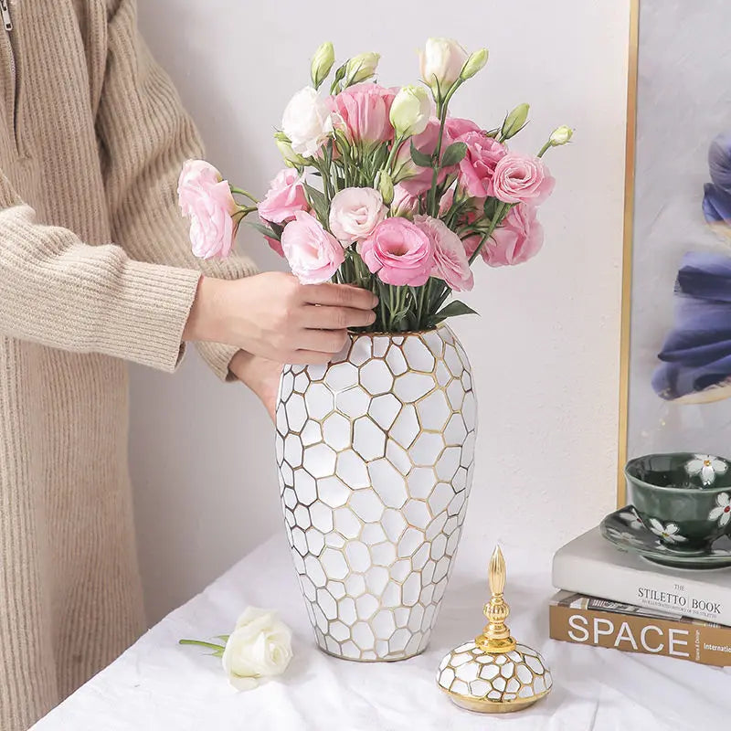 Brehn | Elegante Keramikvase mit goldenen Akzenten